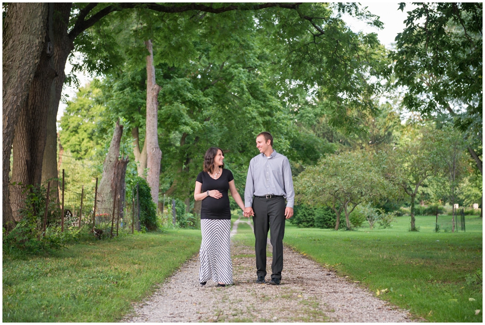 pregnant couple in park