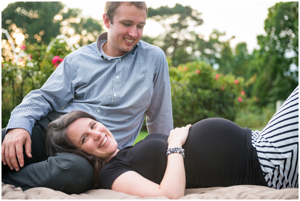 pregnant couple in park