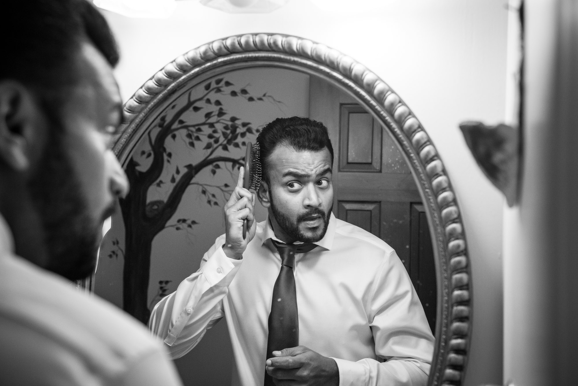 groom getting reading before wedding in Columbus Ohio