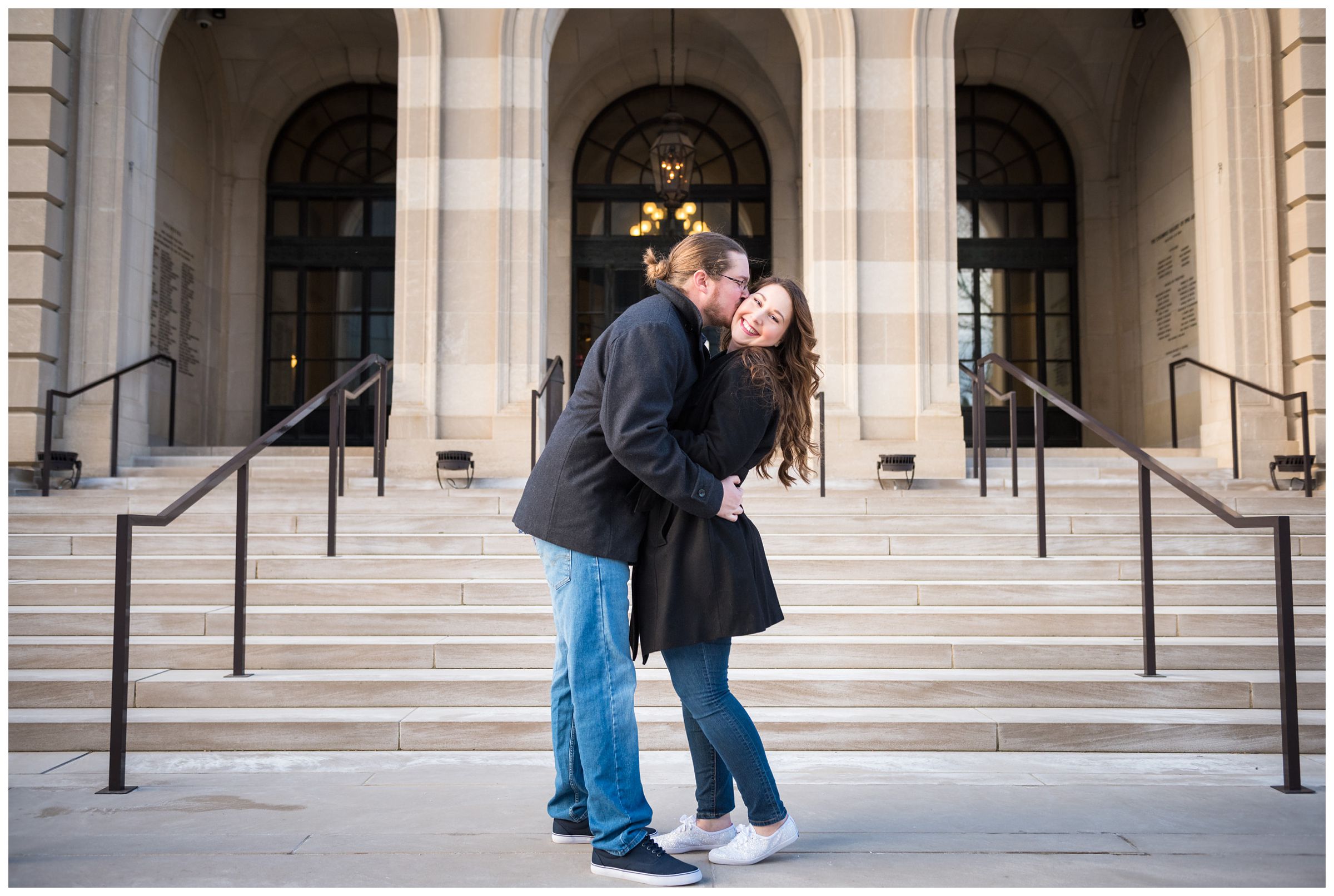 engaged couple kissing in front of the Columbus Museum of Art in Ohio